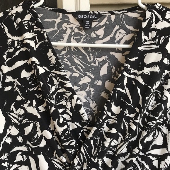 Two matching pieces, two different sizes! - Picture 6 of 8